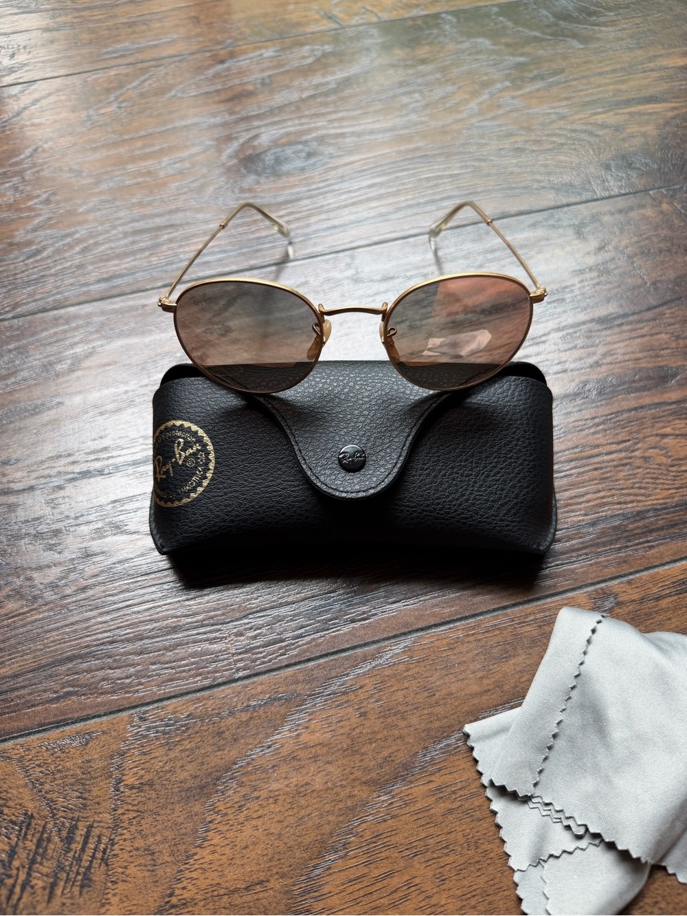 Ray-Ban Men’s Gold Frame Sunglasses with Pink Lenses